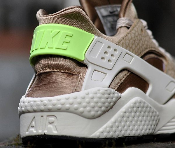 chaussure Nike Air Huarache Premium Desert Camo Ghost Green (9)