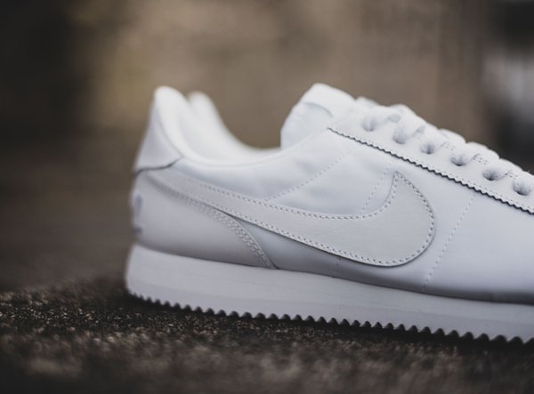 chaussure Nike Cortez Basic 1972 blanche (4)