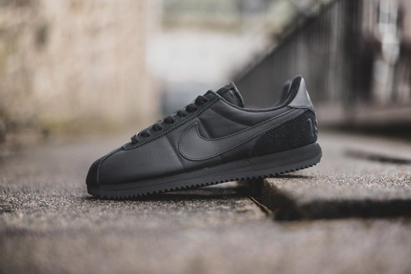 chaussure Nike Cortez Basic 1972 noire (4)