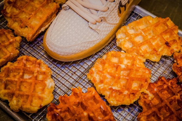 chaussure Nike Dunk High Pro SB Chicken and Waffles (1)