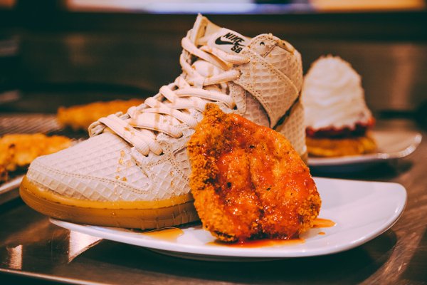 chaussure Nike Dunk High Pro SB Chicken and Waffles (2)