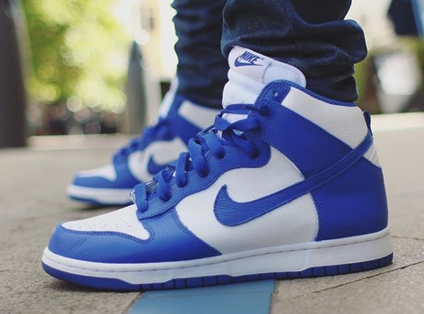 chaussure Nike Dunk High Retro White Blue Kentucky 2016 aux pieds