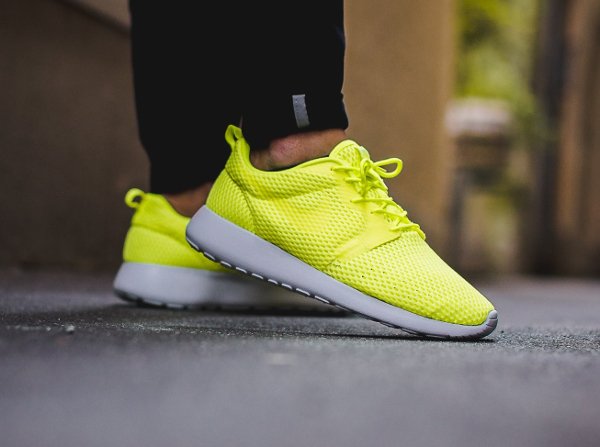 chaussure Nike Roshe One Hyper BR Volt (1)