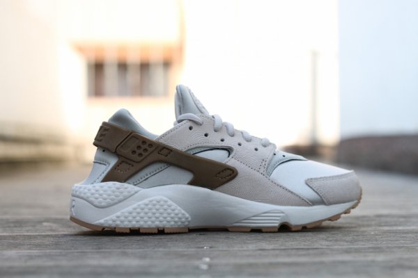 chaussure Nike Wmns Air Huarache Premium Suede Gamma Grey (5-1)