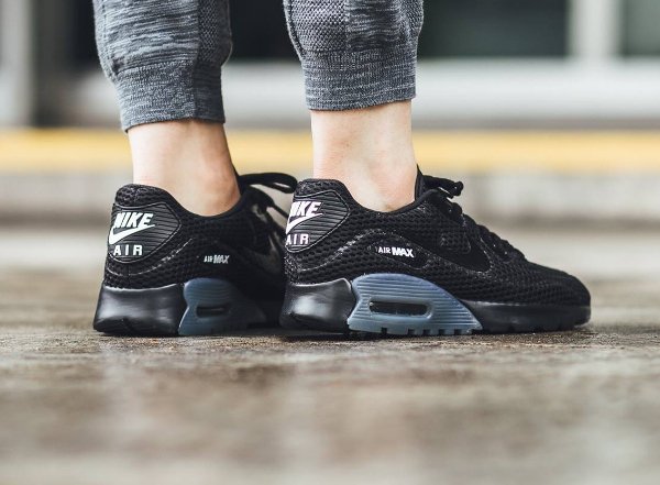 chaussure Nike Wmns Air Max 90 Ultra Breathe Black (1)