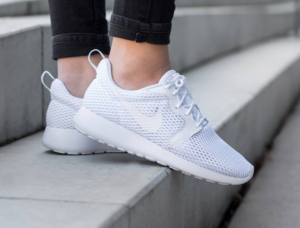 chaussure Nike Wmns Roshe One Hyper BR White Pure Platinum (2)