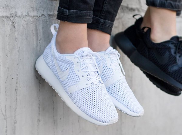 chaussure Nike Wmns Roshe One Hyper BR White Pure Platinum