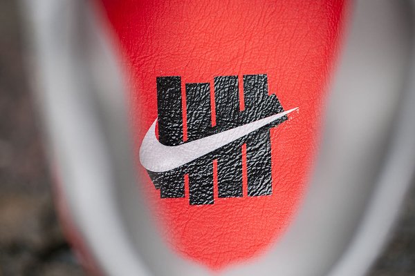 chaussure UNDFTD x Nike Dunk Hi Lux SP White Infrared (3)