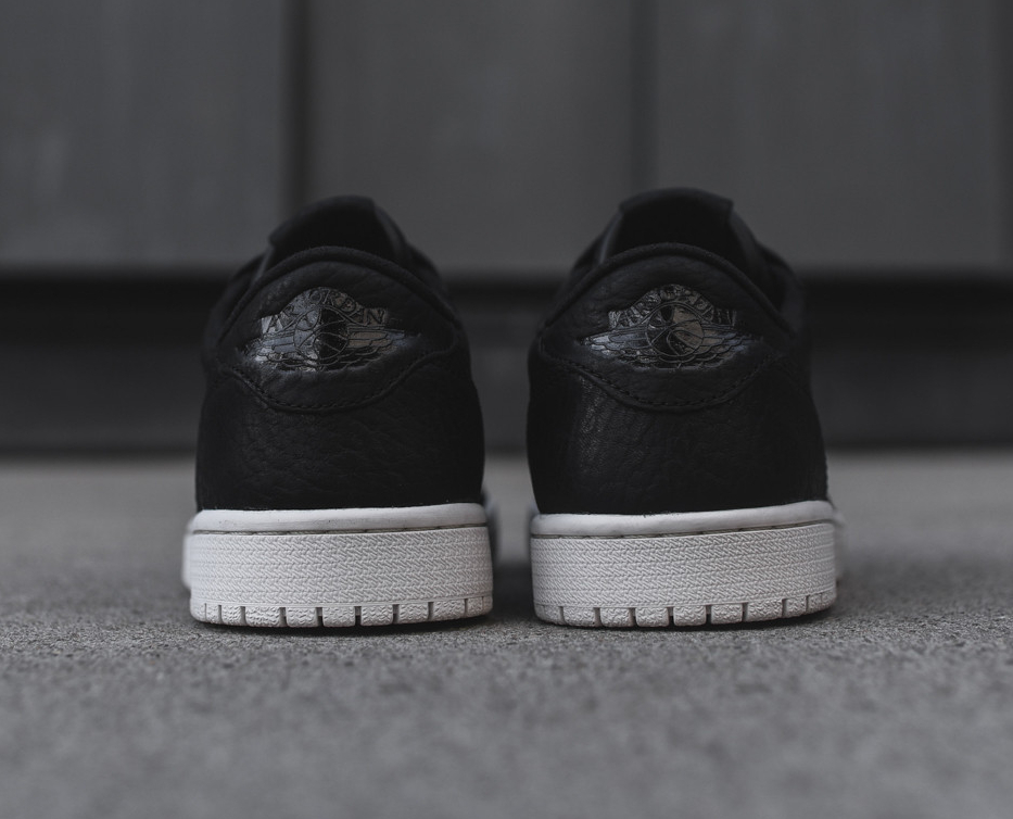 jordan 1 retro low swooshless black