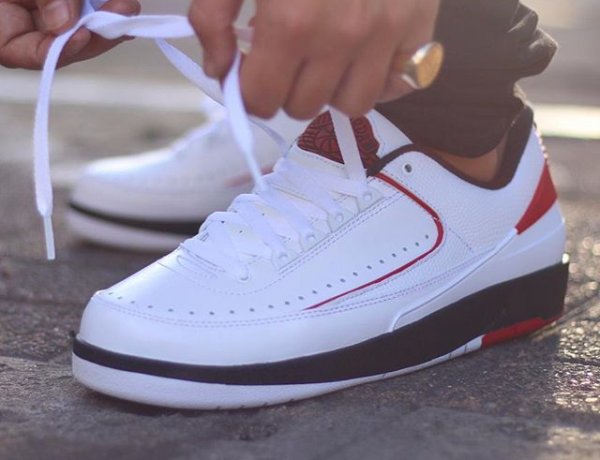 Air Jordan 2 Retro Low Bred Chicago 2016