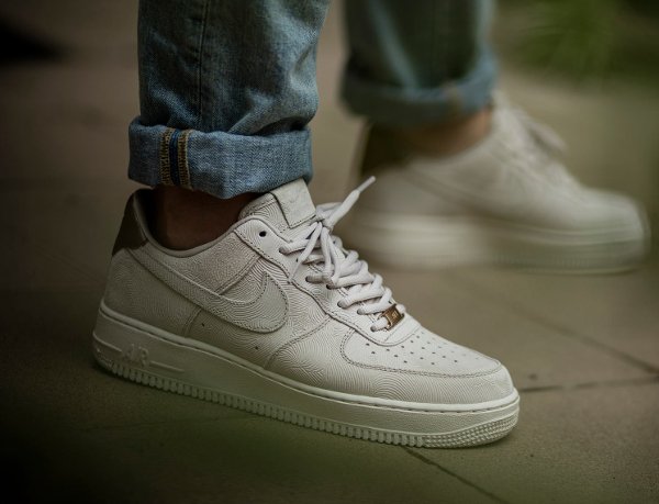 Basket Nike Air Force 1 07' Low Suede PRM Gamma Grey Phantom pas cher (femme) (1)