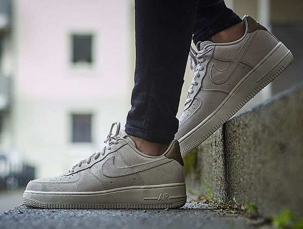 Basket Nike Air Force 1 07' Low Suede PRM Gamma Grey Phantom pas cher (femme) (2)