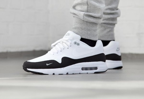 Basket Nike Air Max 1 Ultra Essential Mini Swoosh Black White (6)