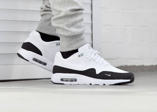 Basket Nike Air Max 1 Ultra Essential Mini Swoosh Black White (7)