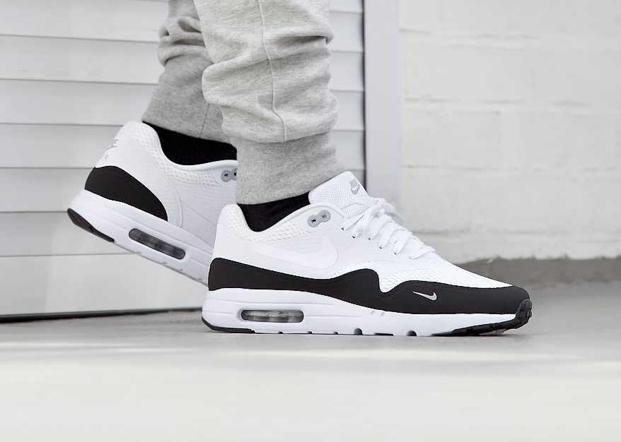 air max 1 essential black and white