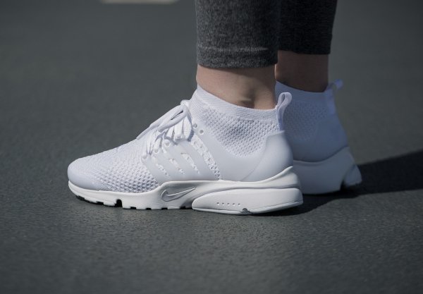 Basket Nike Wmns Air Presto Ultra Flyknit White (2)