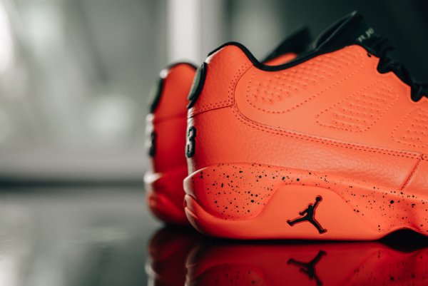 Chaussure Air Jordan 9 Retro Low 'Bright Mango' (2)