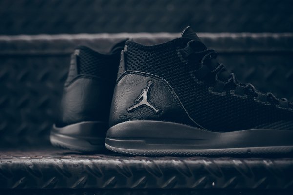 Chaussure Air Jordan Reveal Premium noire (2)