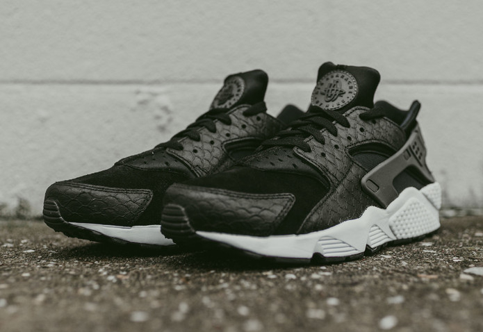 nike huarache premium black