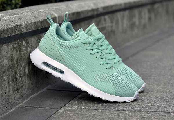 Chaussure Nike Air Max Tavas SE Enamel Green 1 600x415