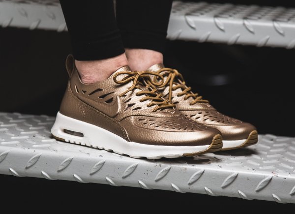 Chaussure Nike Air Max Thea Joli Metallic Golden Tan (femme) (1)