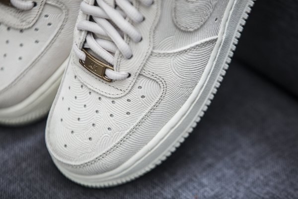 Chaussure Nike Wmns Air Force 1 07 Low Suede Premium Gamma Grey (4)