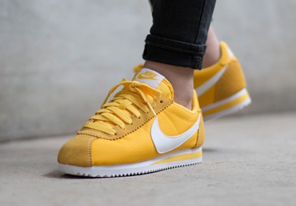 Chaussure Nike Wmns Classic Cortez 15 Nylon Varsity Maize White (1)