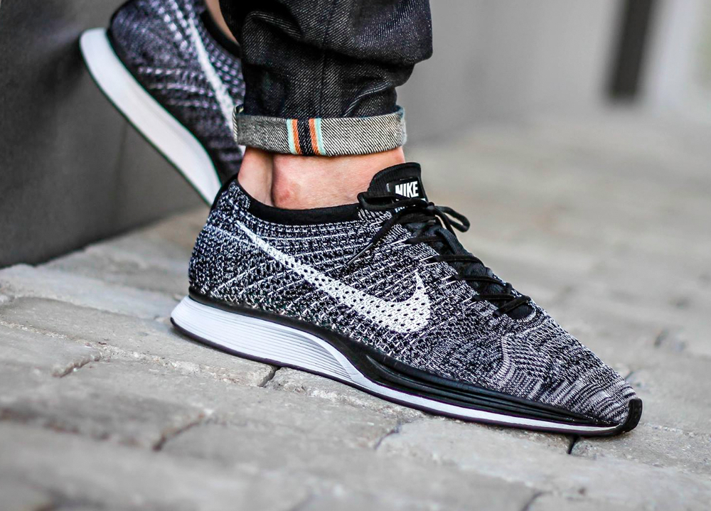 nike flyknit racer oreo 2