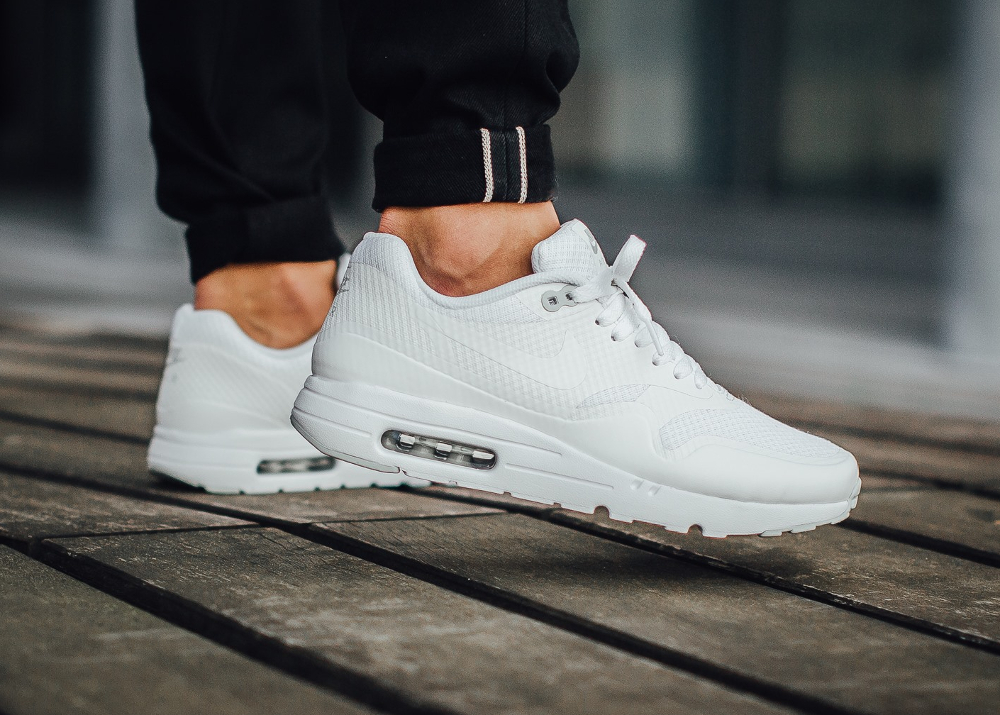 air max one triple white