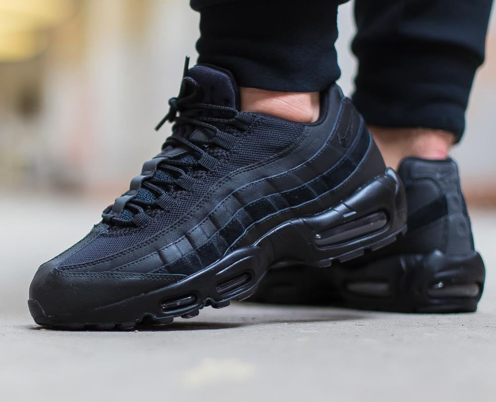 Найк 95 мужские. Nike Air Max 95 Essential. Nike Air Max 95 Black. Nike Air Max 95 Essential Black. Nike Air Maks 95.