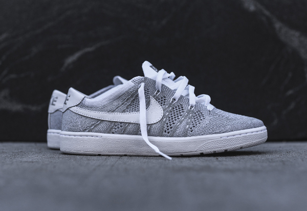 Flyknit tennis shoes hot sale