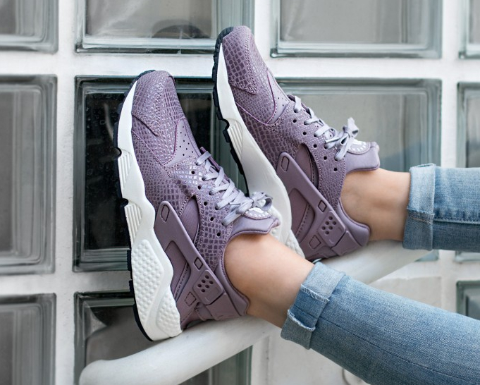 chaussure Nike Wmns Air Huarache Print 'Purple Smoke' (2)