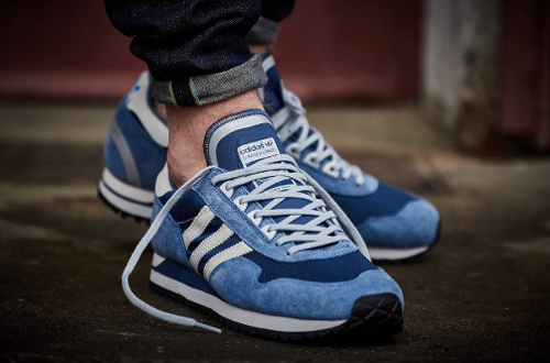 Adidas plays ZX