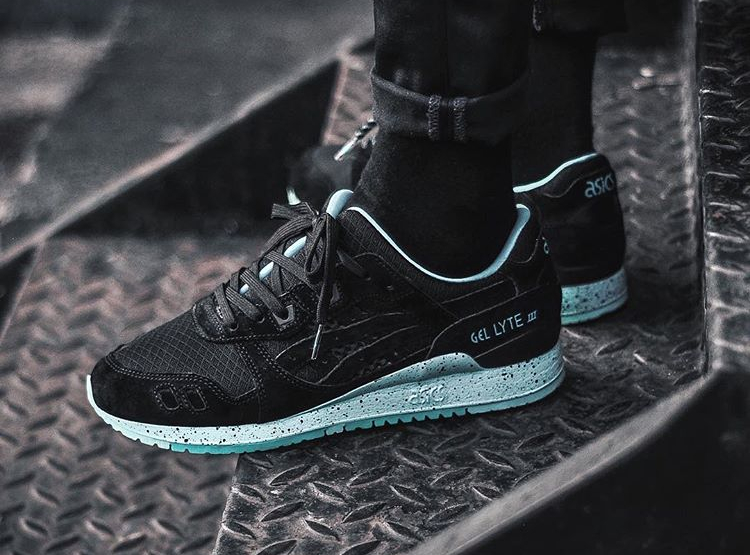 Asics gel lyte iii black 2025 mint