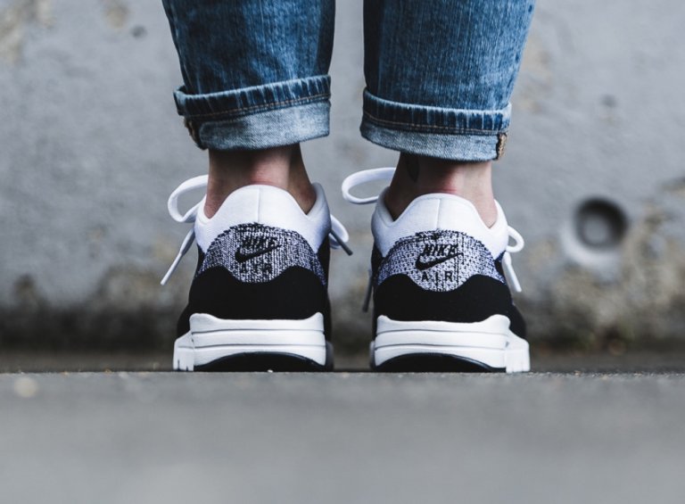 nike air max 1 flyknit oreo
