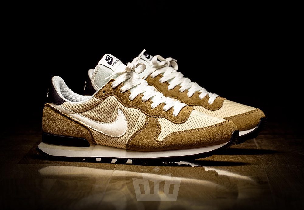 nike internationalist curry