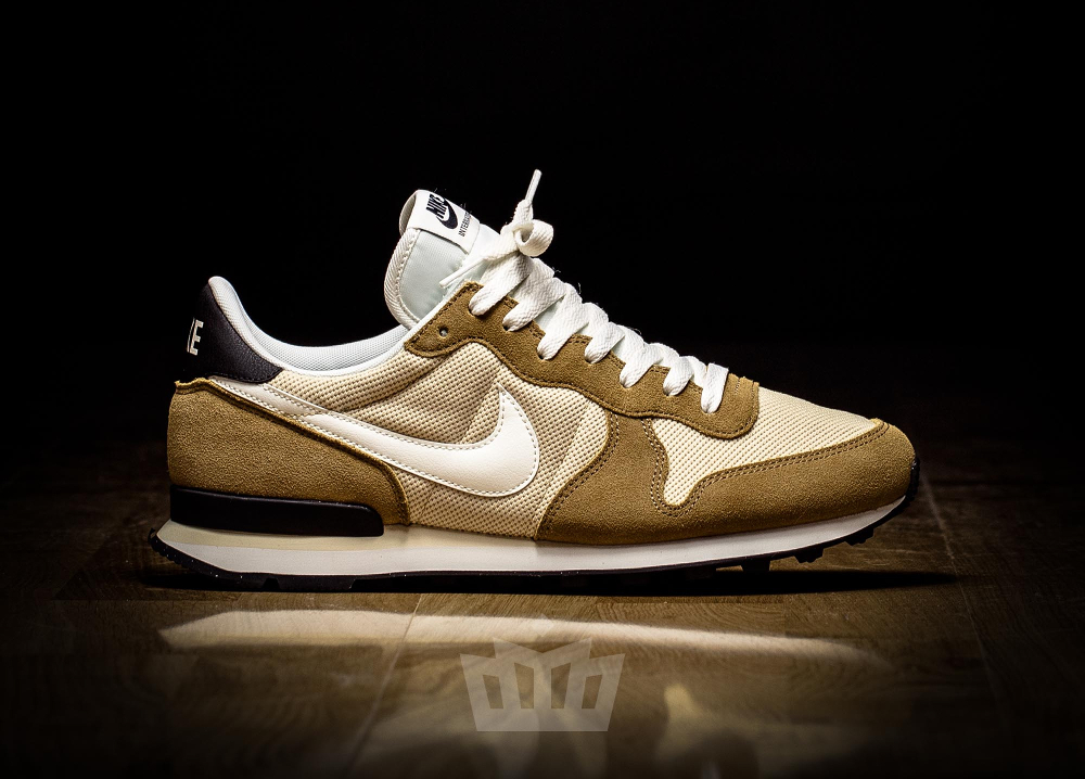 nike internationalist curry