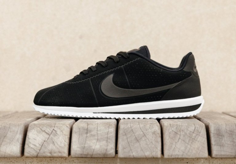 nike cortez ultra moire black and white