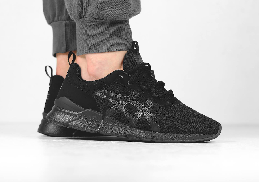 O trouver la Asics Gel Lyte Runner Triple Black noire