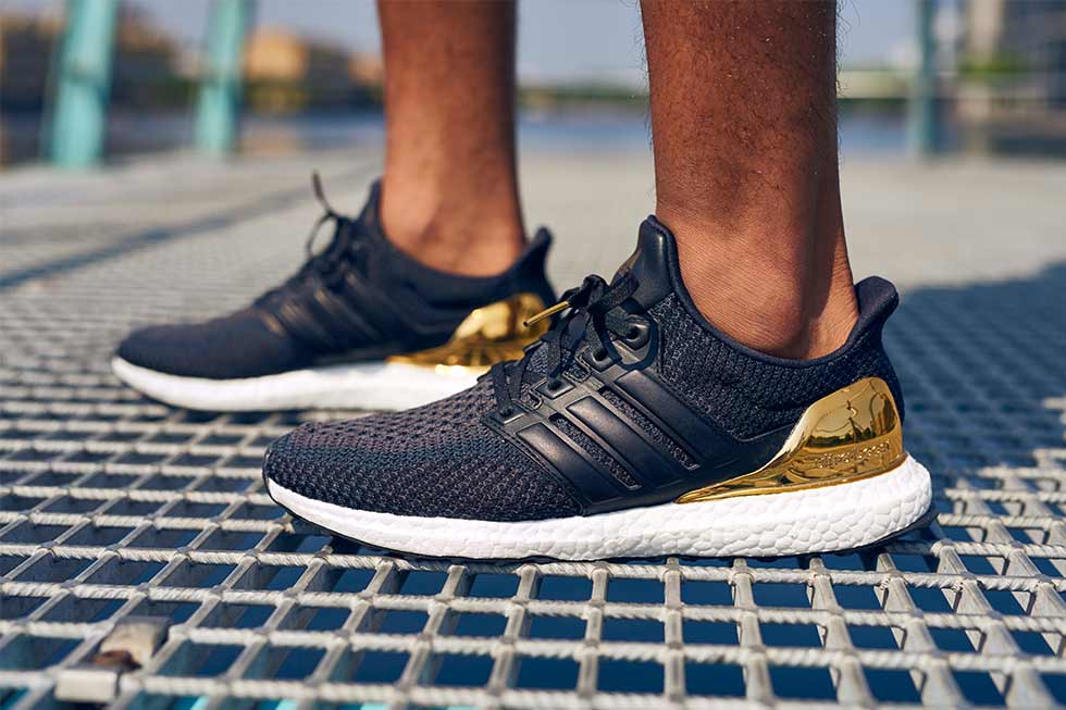 ultra boost black kurz gold foil