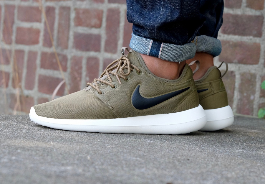 nike roshe flyknit khaki