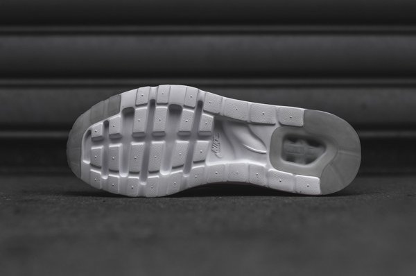 avis chaussure Nike Air Max Zero White Pure Platinum Quickstrike 4 600x398