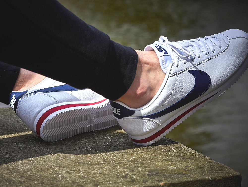 Nike cortez on sale white navy red