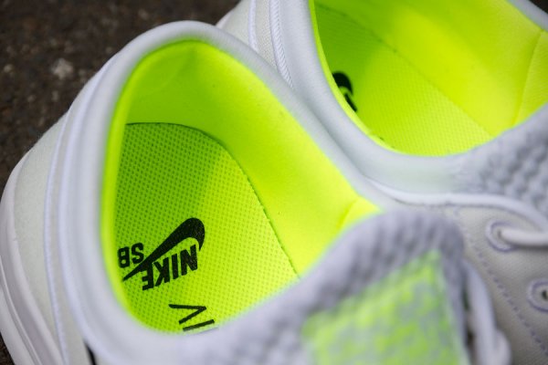 chaussure Nike SB Janoski Max White Volt 1 600x400