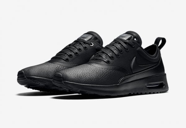 Chaussure Nike Air Max Thea Beautiful x Powerful Triple Black 1 600x414