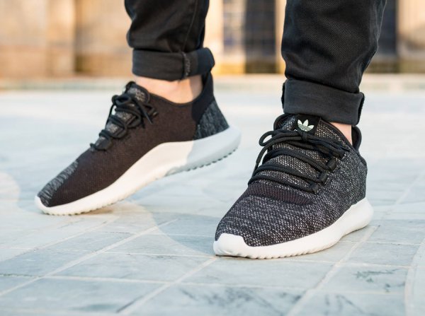 Chaussure Adidas Tubular Shadow Knit mesh noir et blanc 1 600x447