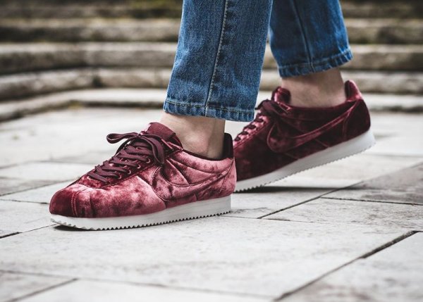 Nike Wmns Cortez PRM 'Velvet' Night Maroon (velours bordeaux)