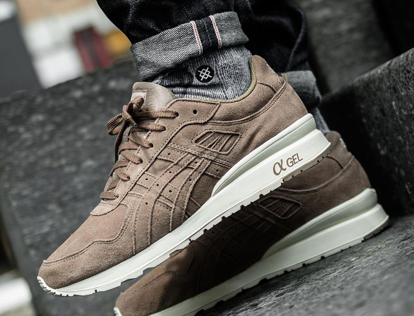 asics beige daim