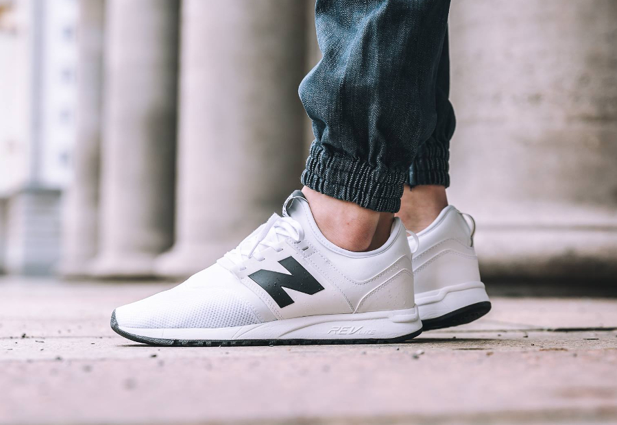 white new balance 247