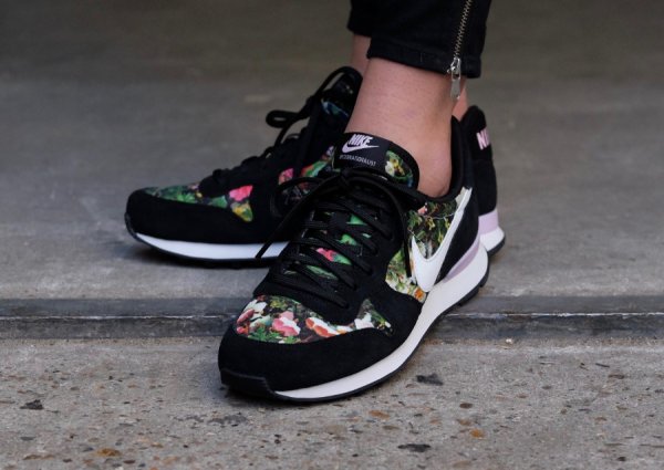 Basket Nike Wmns Internationalist Premium Flowers Black (1)